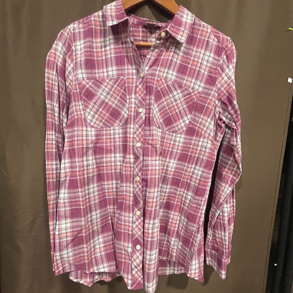 Women's Medium Eddie Bauer Classic Fit Berry Plaid Lightweight Shirt w/Pockets